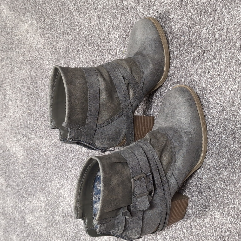 Silver/grey ankle boot